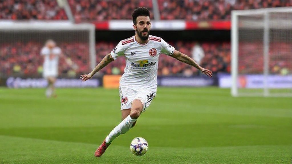 曼联灵魂人物费尔南德斯的十字路口：巴萨诱惑VS沙特天价